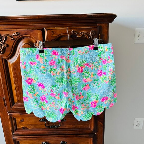 Lilly Pulitzer x Disney Buttercup Short in Lilly Loves Disney, Size 10 - Picture 3 of 5
